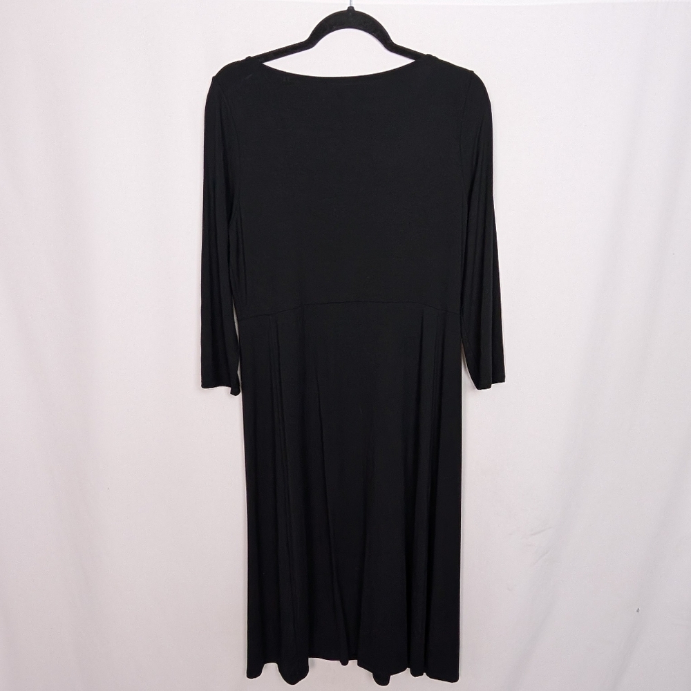 EILEEN FISHER Sz M Black Stretch Knit Shift Dress V Neck 3/4 Sleeves Knee Length - Picture 5 of 13